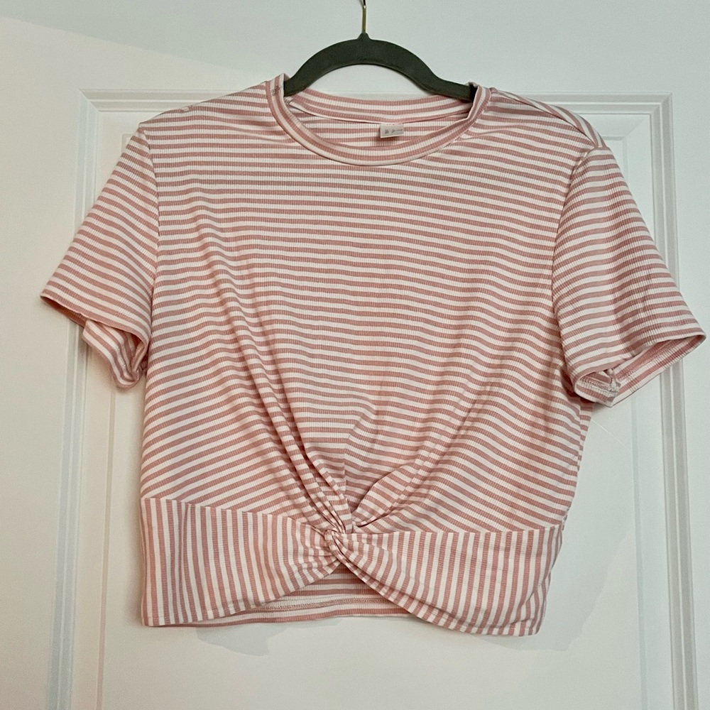 EUC MakeMeChic Pink Striped Cropped Top (XL) 👚